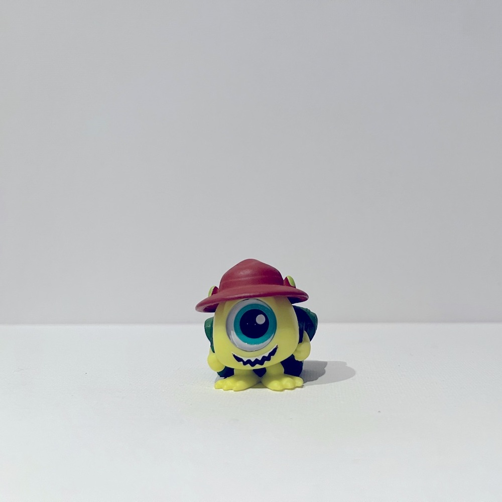 Disney Doorables Let's Go! Series International Getaway Mike Wazowski